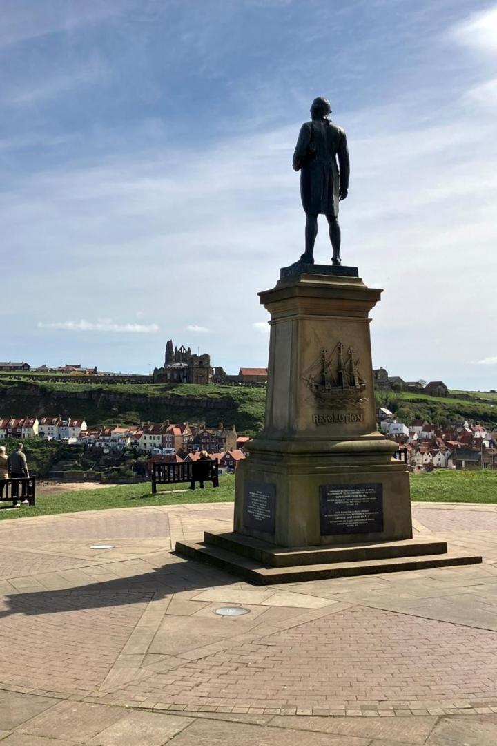 Mary Lyth - West Cliff With Parking Apartment Whitby